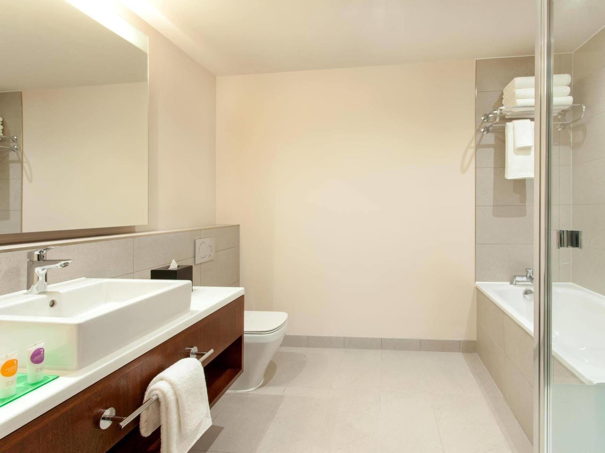 Hyatt Place West London Hayes Hayes  Ngoại thất bức ảnh